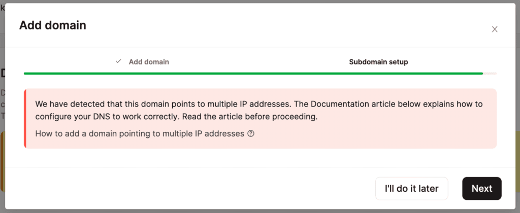Advertencia en MyKinsta por subdominio apuntando a múltiples direcciones IP.