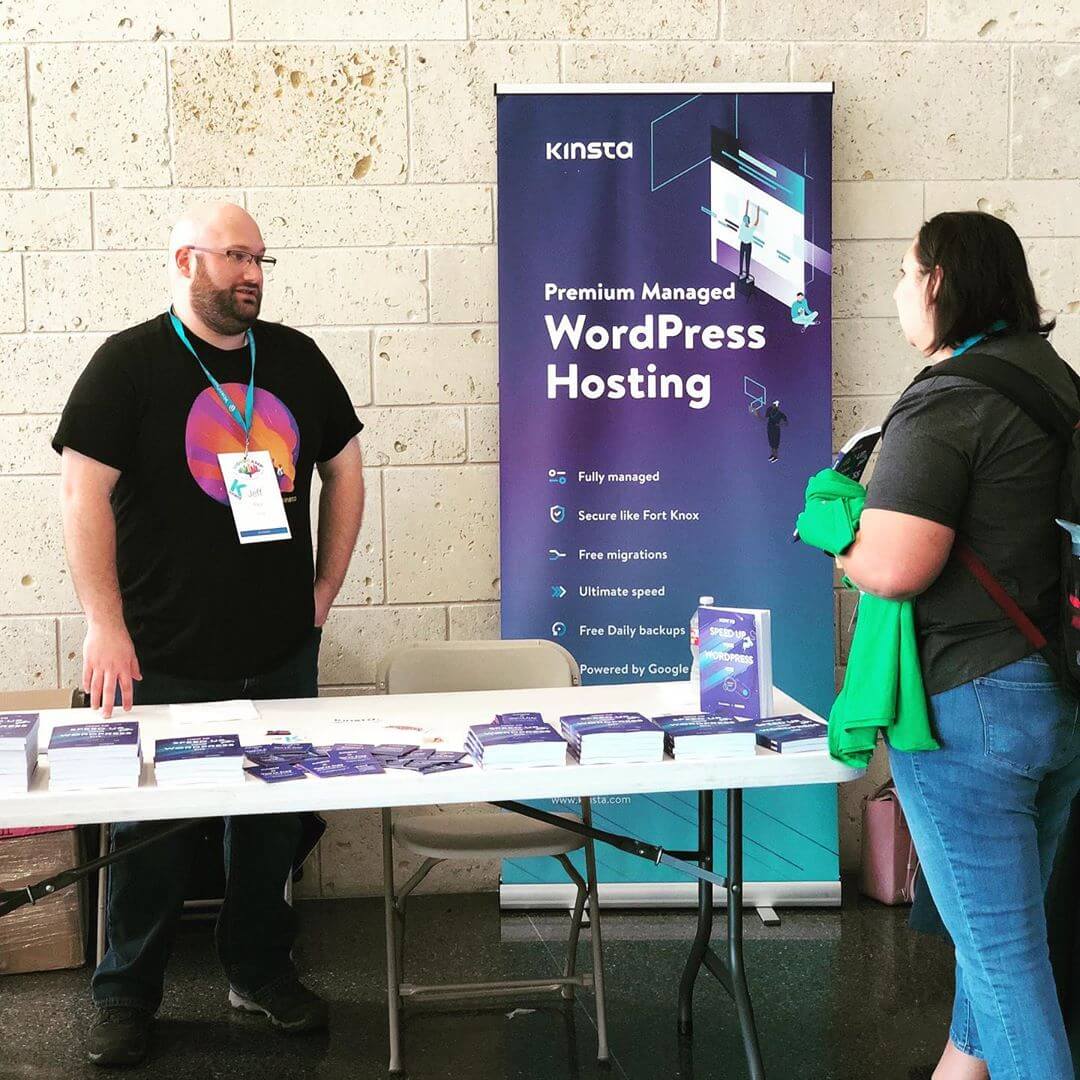 Der Kinsta-Stand beim WordCamp Dallas