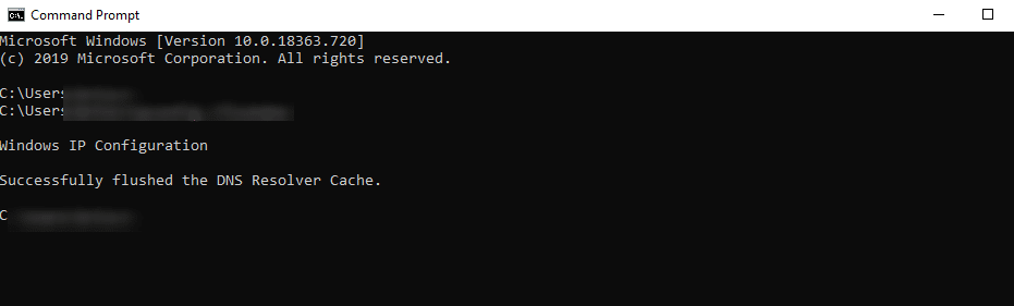 El símbolo de comando en Windows después de limpiar la caché del DNS