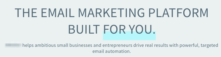 Banner di una piattaforma di email marketing che si promuove come The Email Marketing Platform Built For You