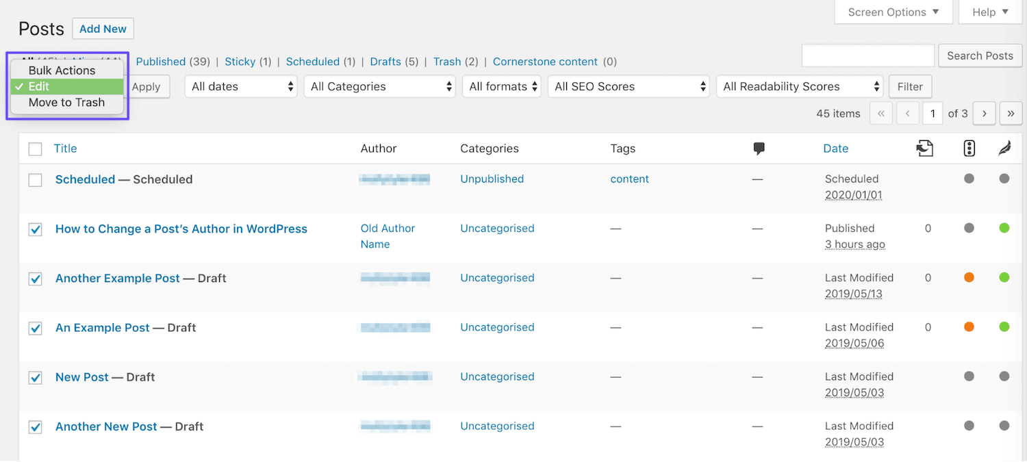 La pagina Articoli del backend WordPress in cui è evidenziato il menu da cui scegliere l’opzione editing di massa