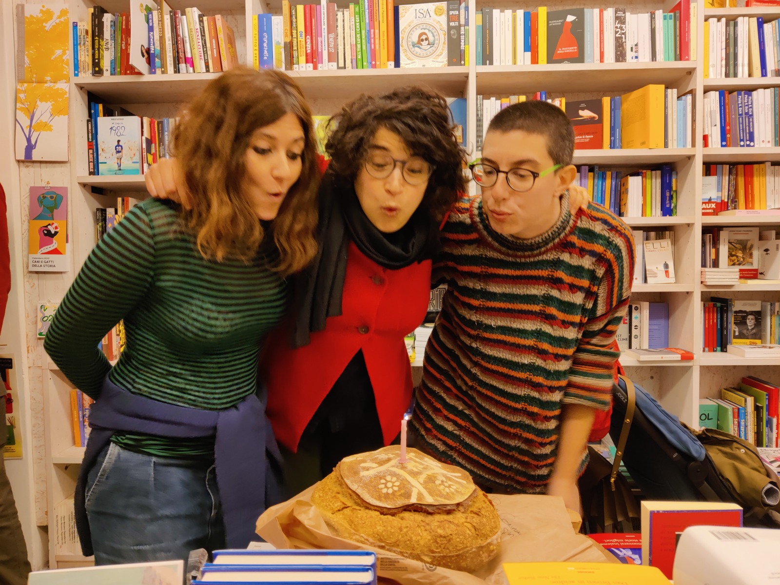 Chiara, Diletta e la loro dipendente Sara nel punto vendita di Milano