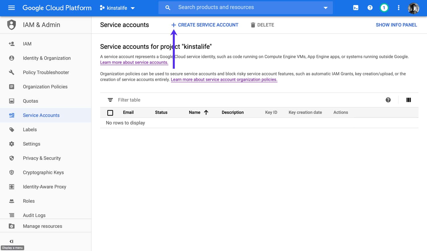 Schermata Service Account di Google Cloud Platform: una freccia viola indica la voce "Create Service Account".