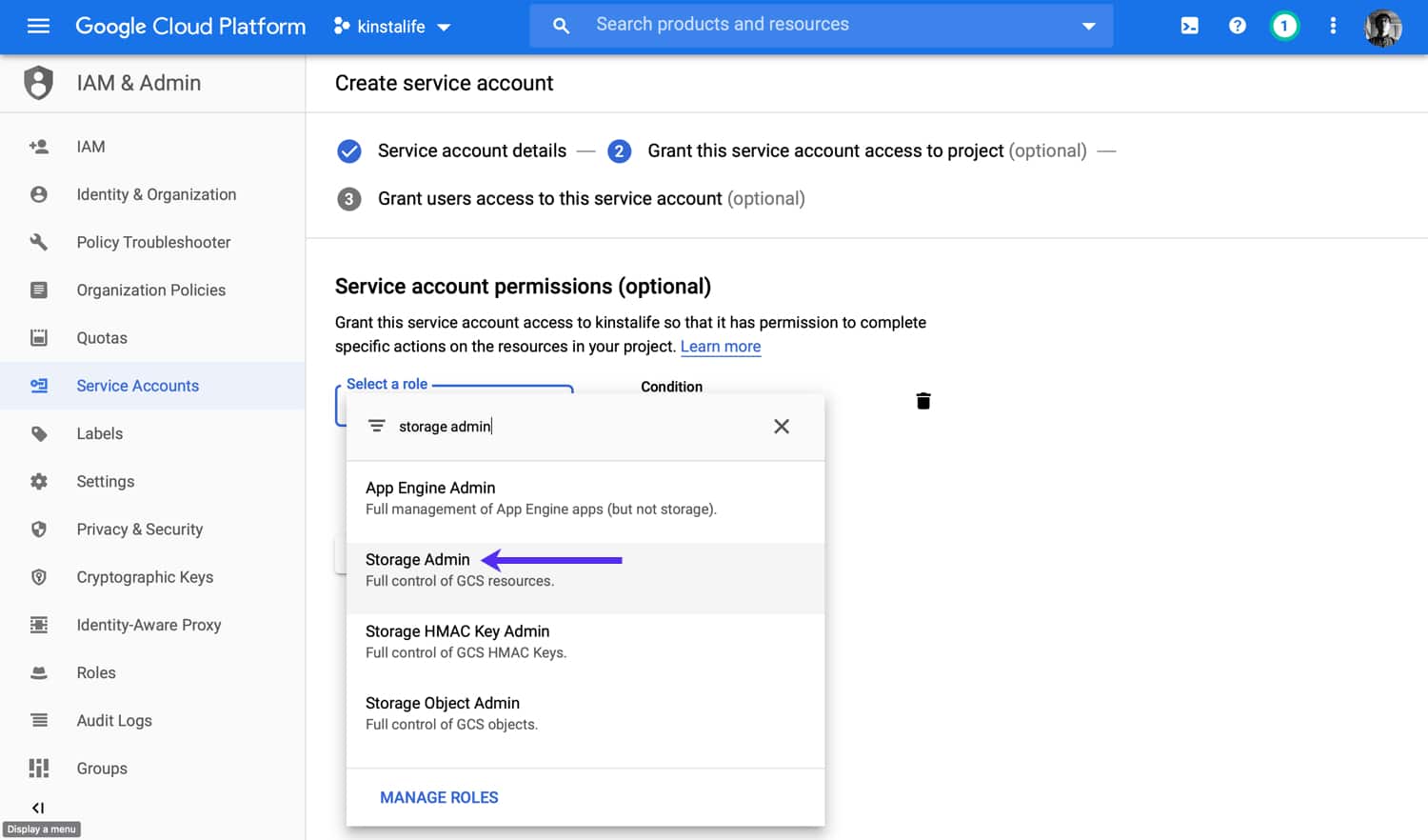 Schermata Create service account di Google Cloud Platform: è aperta una finestra modale in corrispondenza di Service account permissions. Una freccia viola indica la voce Storage Admin