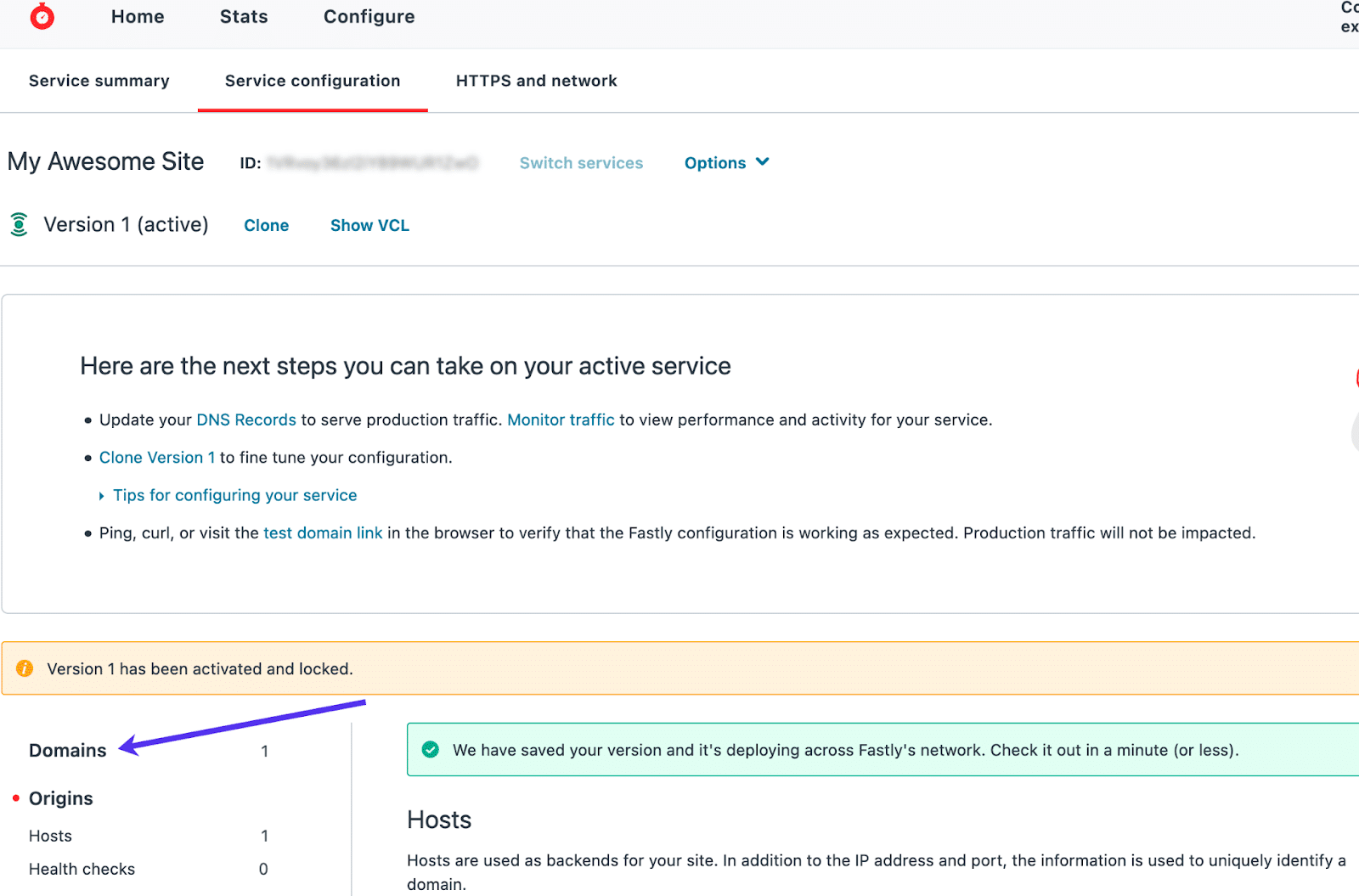 Navegando a la página de Dominios en Fastly.