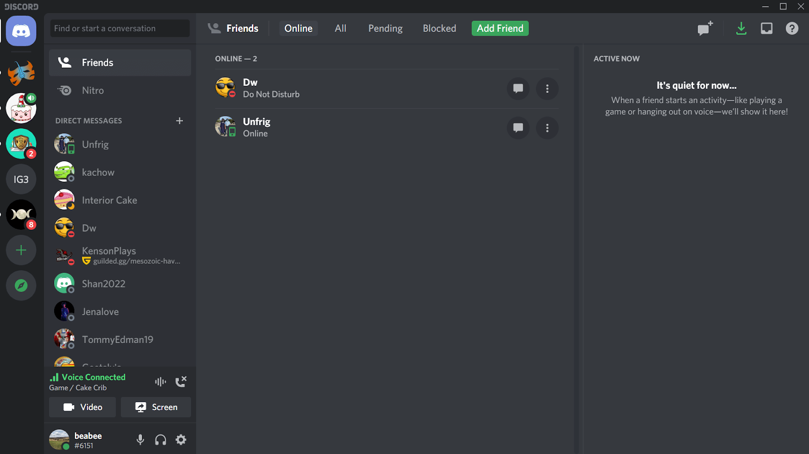 A interface da discord pode ser apresentada nos modos claro ou escuro.