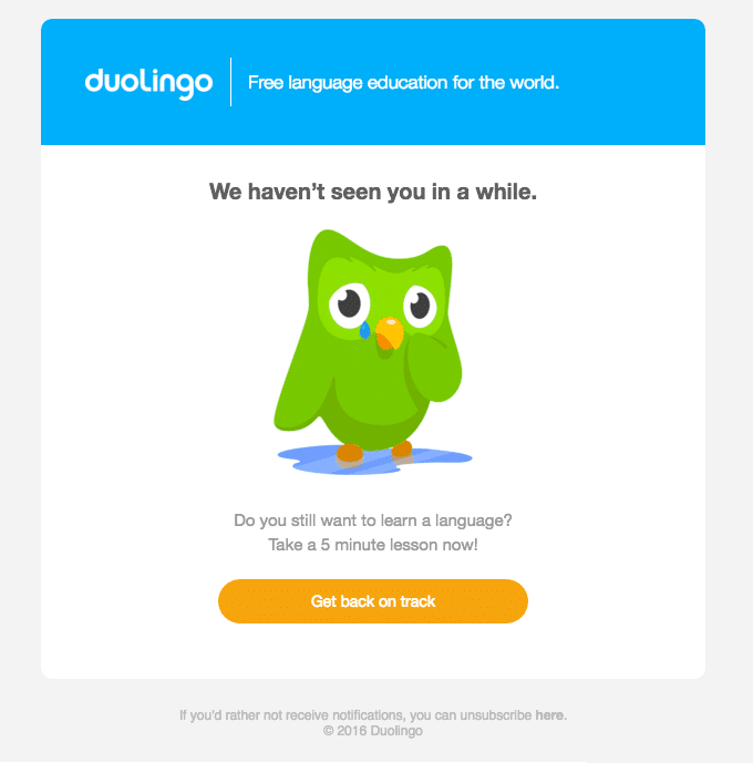 Duolingo manda un’email di fidelizzazione che rappresenta la loro mascotte verde con espressione triste che dice “È da un po’ che non ci vediamo”