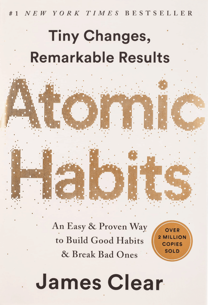 Capa de Atomic Habits, um dos melhores livros de negócios para iniciar e escalar um negócio.