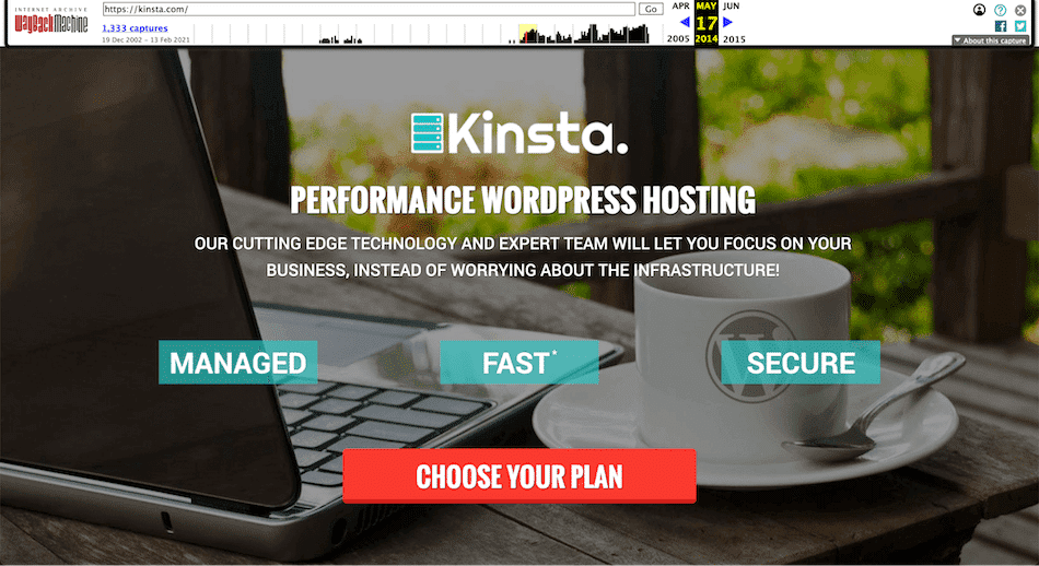 Il sito web Kinsta del 2014 visto con Wayback Machine è molto più minimal e il colore predominante è il celeste.