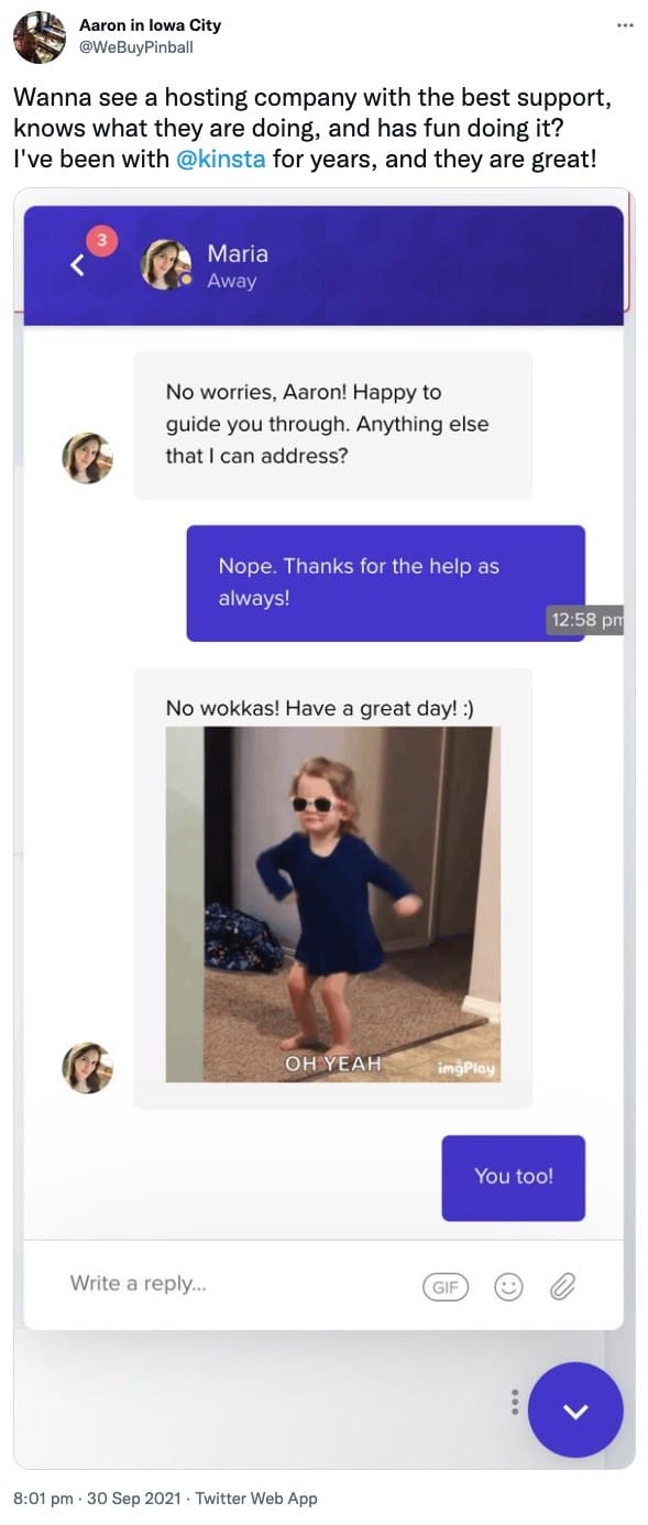 Een Twitter screenshot van @WeBuyPinball dat zegt "Wil je een hosting bedrijf zien met de beste support, weet wat ze doen, en er plezier in heeft? Ik ben al jaren bij @kinsta, en ze zijn geweldig! " Inclusief een screenshot van een online chat met Kinsta support lid Maria.