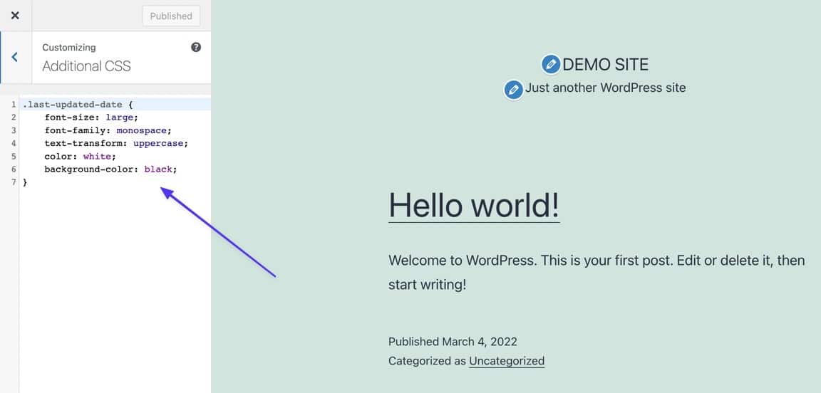 Schermata di un template di blog WordPress dove a sinistra si apre il menu del Personalizza e il campo Additional CSS con delle linee di codice che iniziano per .last-updated-date