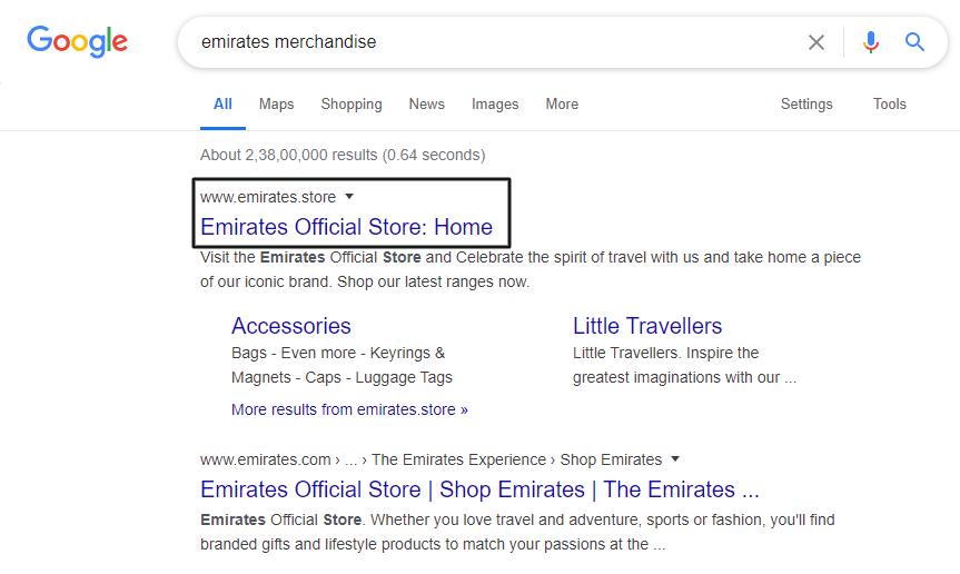 Schermata di una pagina di Google per la ricerca "Emirates Merchandise" dove il primo risultato è uno sito con il nome di dominio .store