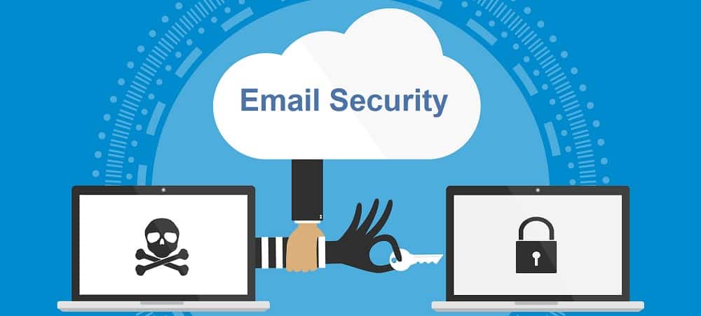 Zwei Laptops mit einer Cloud zeigen, wie man die E-Mail-Sicherheit verbessert