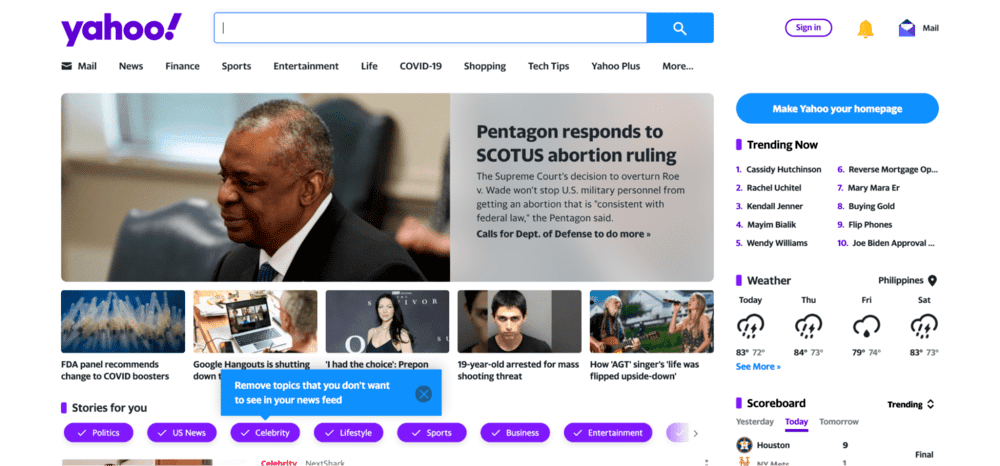 Page d'accueil de Yahoo avec une barre de recherche en haut au centre et les dernières nouvelles, les scores et les bulletins météo en dessous. 