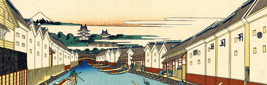 Illustrazione del plugin Advanced Schedule Posts che rappresenta un paesaggio giapponese, con case che si affacciano su un canale d’acqua, delle barchette attraccate sul pontile e il monte Fuji sullo sfondo.
