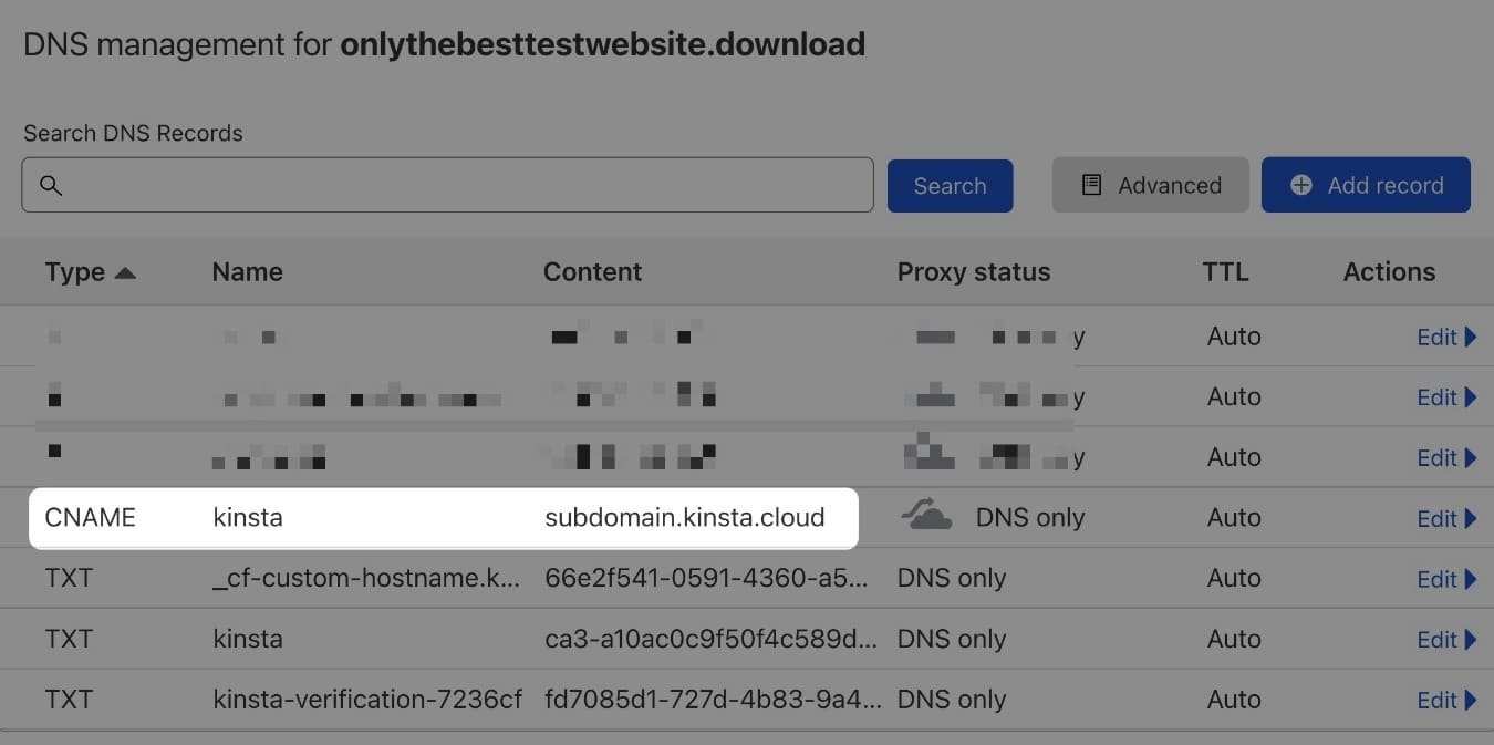 Un exemple de configuration de l'enregistrement CNAME pour votre sous-domaine chez Cloudflare.