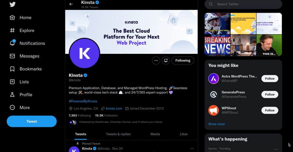 Die Twitter-Startseite von Kinsta zeigt das Banner "Die beste Cloud-Plattform für dein nächstes Webprojekt" und mehrere dynamische Inhalte wie Follower, Following und Benachrichtigungen.