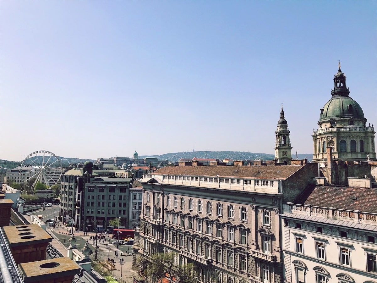 Veduta dall’alto dell’edificio che un tempo era sede degli uffici di Kinsta a Budapest