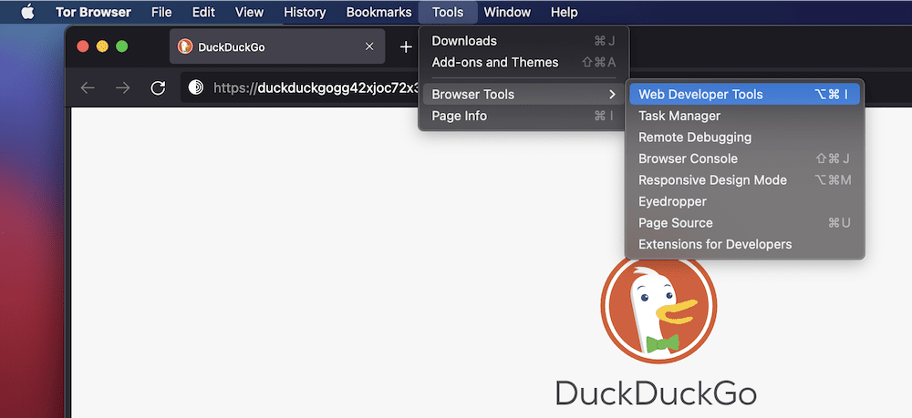 Una finestra del Browser Tor che mostra il sito web di DuckDuckGo e il collegamento agli Strumenti per sviluppatori web nella barra degli strumenti principale.