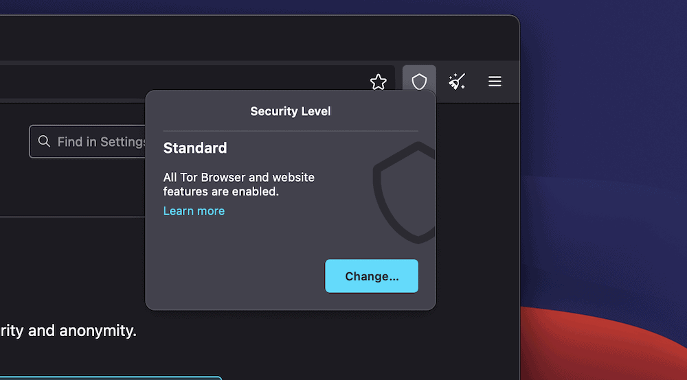 Het bovenste gedeelte van de Tor Browser toont het keuzemenu Security Level. De instelling is "Standard", wat betekent dat alle features van de Tor Browser en de website actief zijn. Er is ook een blauwe knop met de tekst " Change...".