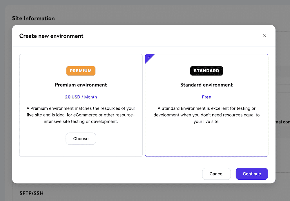 Una parte della dashboard di MyKinsta che mostra la finestra di dialogo Crea nuovo ambiente. Vengono mostrate due opzioni per gli ambienti premium e standard, complete di descrizione. In basso sono presenti due pulsanti per annullare e continuare..