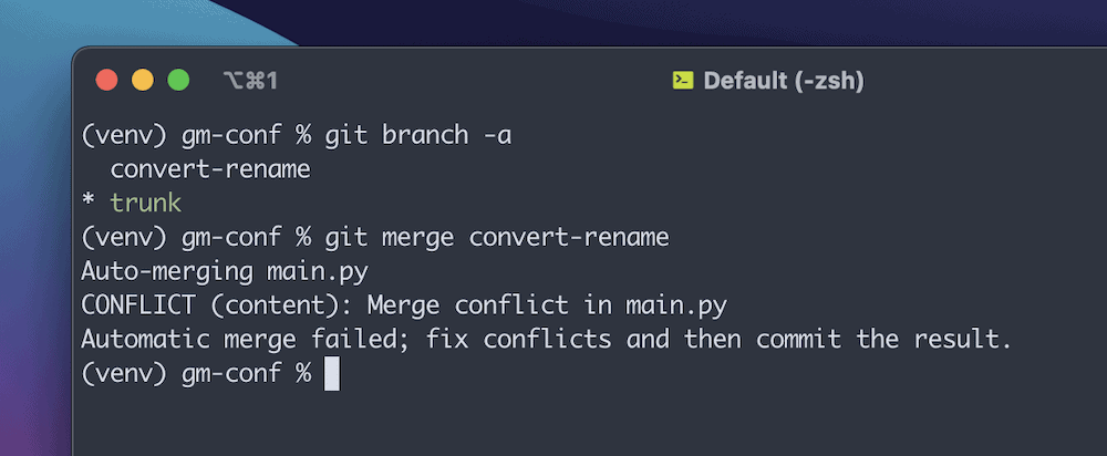 Ein Terminal-Fenster mit Git-Befehlen zum Anzeigen aller Zweige und zum Zusammenführen von Änderungen. Ein Fehler wird als Merge-Konflikt angezeigt, mit der Anweisung, die Ergebnisse der Konflikte zu beheben und zu committen.