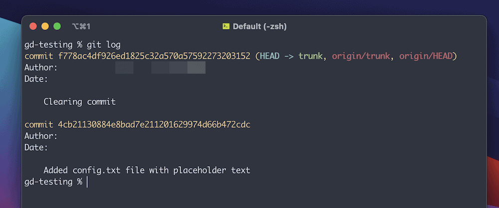 La parte superior de una ventana de Terminal que muestra la salida de un comando git log. El hash de la confirmación se muestra en amarillo, con la información de la rama en rojo. Hay información para el autor y la fecha de commit, junto con un mensaje de commit para cada uno.