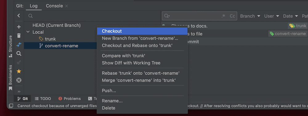 L'angolo inferiore dell'editor di codice Intellij IDEA, che mostra il pannello del widget Git. Il menu contestuale del clic con il tasto destro del mouse mostra l'opzione Checkout per rivedere le modifiche al branch.