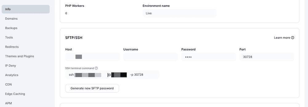 Ein Teil des MyKinsta Dashboards zeigt die SFTP/SSH-Einstellungen und eine linke Seitenleiste mit Links. In den Haupteinstellungen werden Host, Benutzername, Passwort, Port und der Terminal-Befehl für den Zugriff auf eine Seite über die Kommandozeile angezeigt.