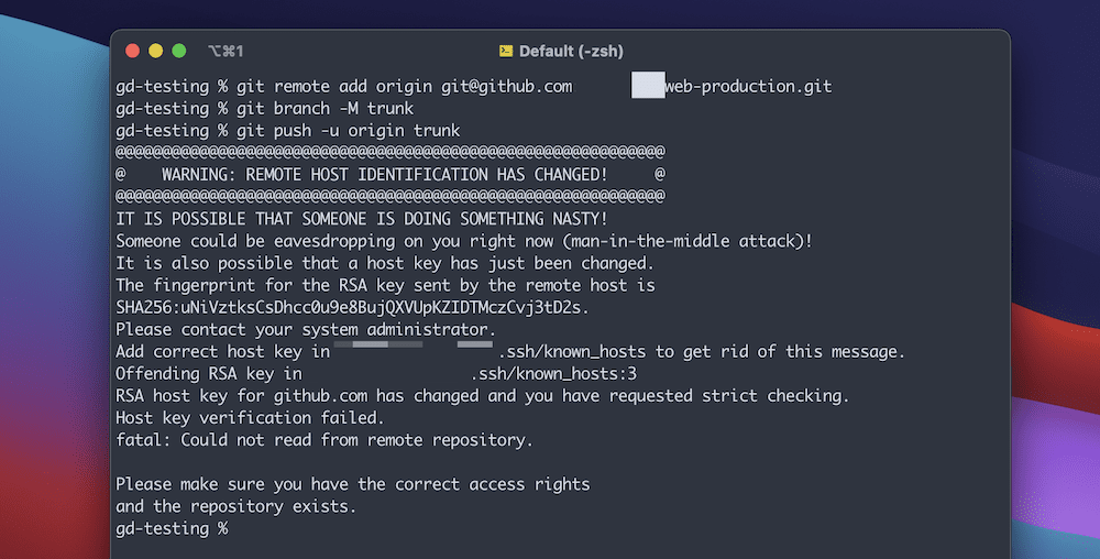 Ein Terminal-Fenster, das versucht hat, einen Git-Push-Befehl auszuführen, und dabei auf einen Fehler gestoßen ist. Der Titel dieses Fehlers lautet: "Warnung: Remote Host Identification Has Changed!" und bietet eine Menge Informationen zu diesem Fehler. Kurz gesagt wird dir geraten, den RSA-Fingerabdruck zu überprüfen, deinen Systemadministrator zu kontaktieren und den richtigen Host-Schlüssel zu deiner Datei "Bekannte Hosts" hinzuzufügen.