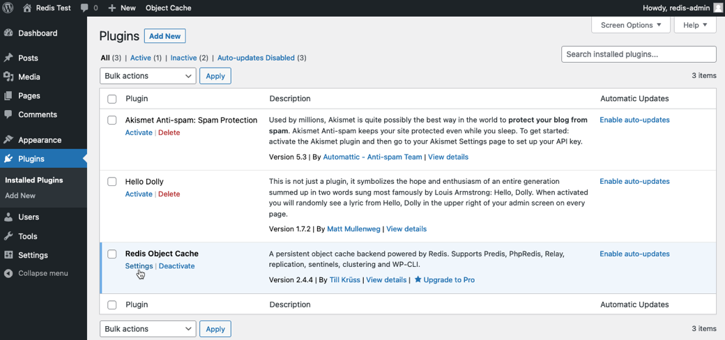 Снимок экрана: список установленных плагинов WordPress с выделенным кэшем объектов Redis.