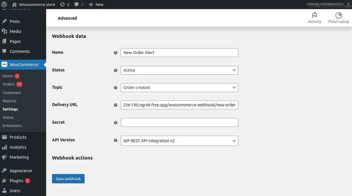 Die erweiterte Seite zeigt das Webhook-Datenformular. Es enthält die Felder Name, Status, Thema, Zustell-URL, Geheimnis und API-Version sowie eine Schaltfläche Webhook speichern.