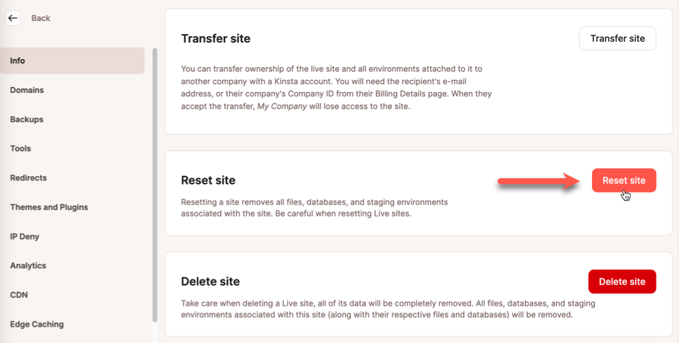 Skærmbillede, der viser placeringen af knappen Nulstil websted blandt Info-indstillingen.