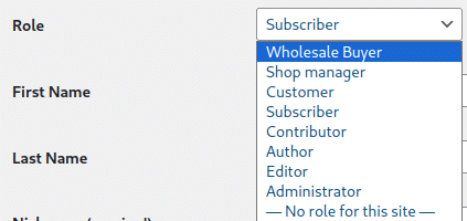 Screenshot van het vervolgkeuzemenu Role. Het bevat de volgende opties: Wholesale Buyer, Shop manager, Customer, Subscriber, Contributor, Author, Editor, Administrator en -- Geen rol voor deze site --. Wholesale Koper is geselecteerd