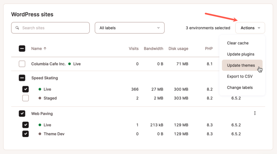 Schermata che mostra la selezione di un'attività nel menu delle azioni in blocco di MyKinsta.