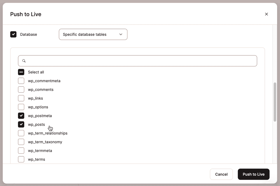 Der Screenshot zeigt die Auswahl der Datenbanktabellen, die aus einer Staging-Umgebung gepusht werden sollen.