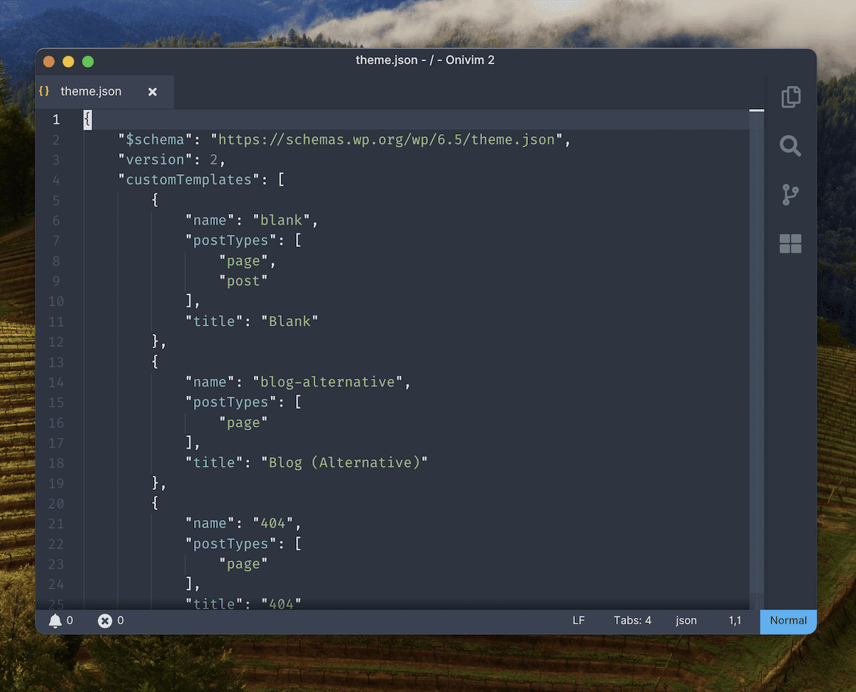 Fenêtre de l'éditeur de code affichant une partie du fichier theme.json d'un thème WordPress. La structure JSON définit des modèles personnalisés pour les pages « blank », « blog-alternative » et « 404 ». L'éditeur a un thème sombre avec mise en évidence de la syntaxe, et l'arrière-plan montre un paysage forestier brumeux.