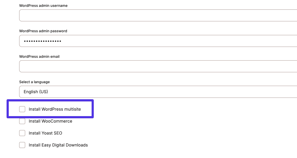 Het formulier Site toevoegen in het MyKinsta dashboard, met verschillende invoervelden waaronder een gebruikersnaam, wachtwoord (versleuteld met punten) en e-mailadres. Onder deze velden staat een taalselector die standaard op Engels (VS) staat en een reeks selectievakjes voor optionele features. De optie Install WordPress multisite is paars gemarkeerd.